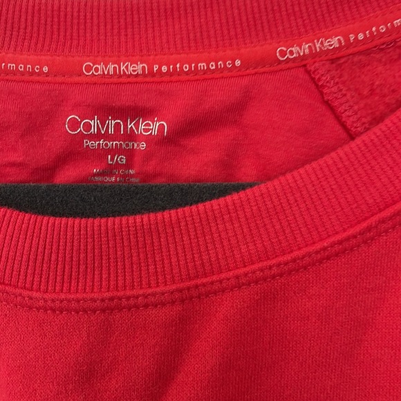 CALVIN KLEIN PERFORMANCE SWEATSHIRT - Picture 2 of 5